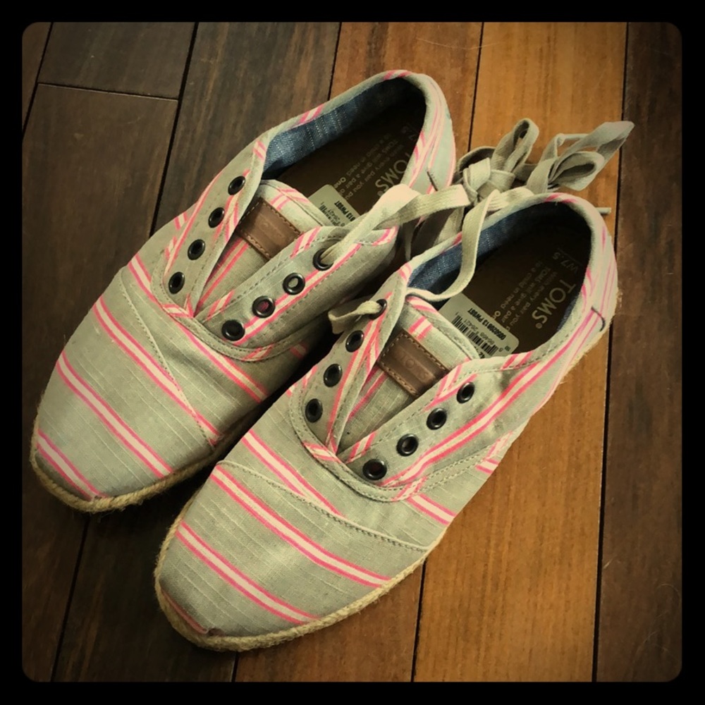 Tom’s Lace-up Sneakers, size 7.5